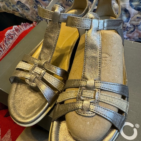 ECCO, Flash Leather T-Strap Sandals, good used, size 11- 11.5 grey metallic - Picture 4 of 9